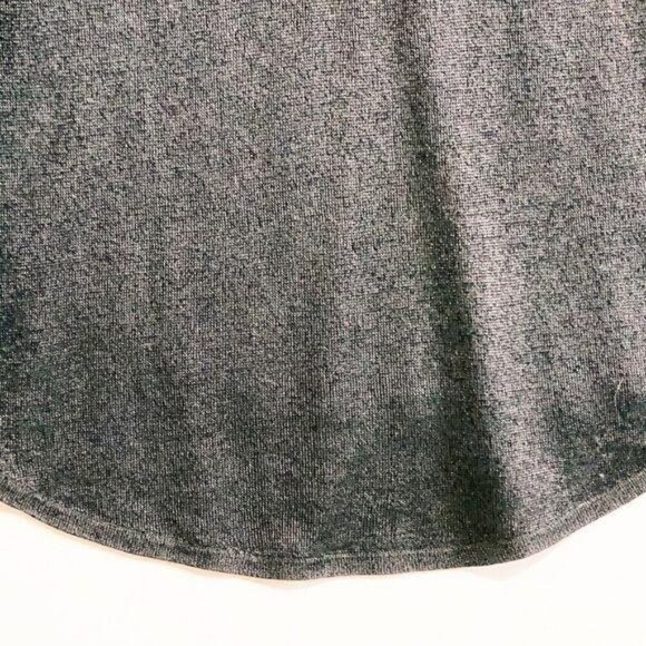 Theory scoop neck gray tunic top with side slits. Size M - Picture 5 of 9